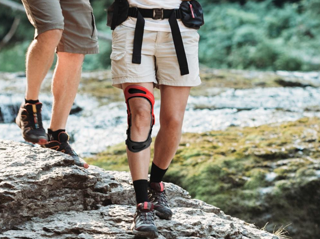 Hiking with Evoke knee brace